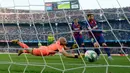 Selain itu, Dmitrovic menjadi kiper yang mencetak gol pertama kali dari titik penalti sejak Nacho Gonzalez untuk Las Palmas saat melawan Athletic Bilbao pada Maret 2003. (Foto: AFP/Josep Lago)