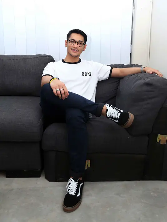  "Selain itu paling mental. Jangan terlalu stres, nanti cepat capek. Tenangkan jiwa dan pikiran," papar Afgan Syareza. (Nurwahyunan/Bintang.com)