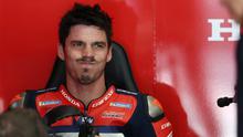 Joan Mir dari Tim Repsol Honda terlihat di pit setelah sesi latihan bebas kedua di Grand Prix MotoGP Catalunya di sirkuit Catalunya di Montmelo, dekat Barcelona, ​​pada 16 Mei 2026. (Lluis GENE/AFP)