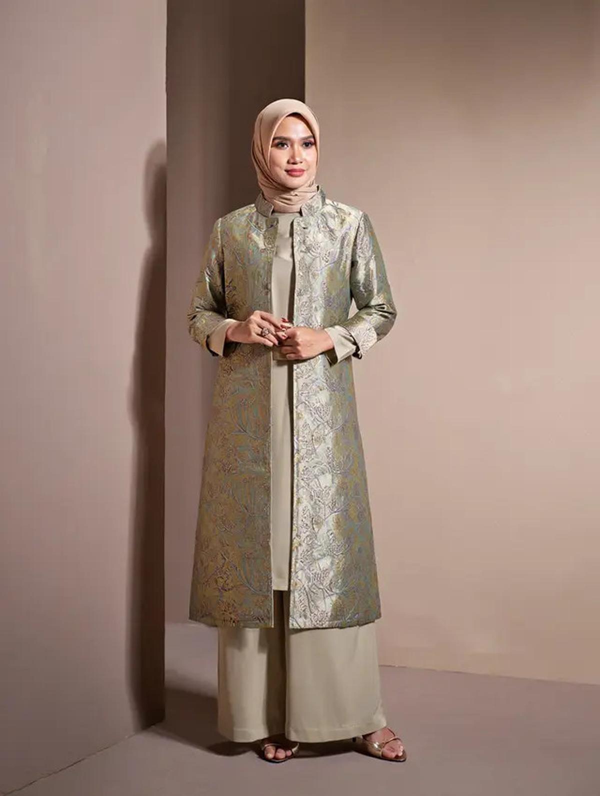 7 Model Baju Brokat Setelan Celana Panjang dengan Desain Anti Basic tapi Classy