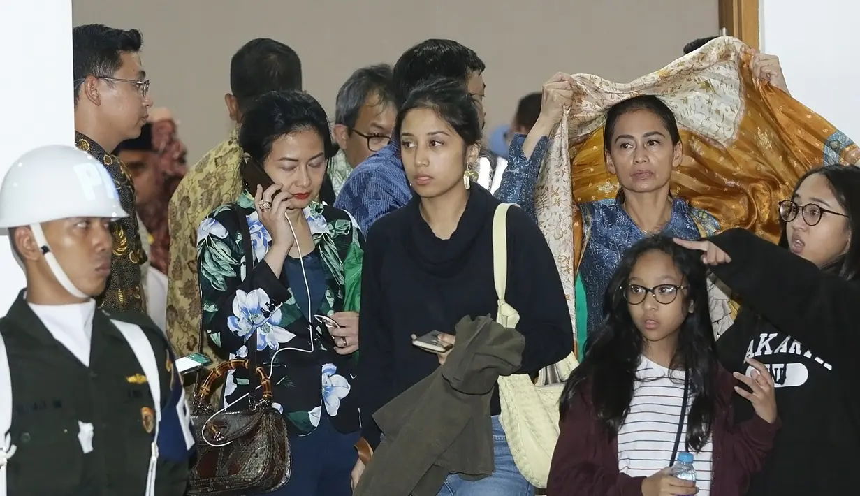 Jenazah BJ Habibie keluar dari RSPAD. (Bambang E Ros/Fimela.com)