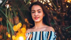 Punya wajah cantik dan memesona, Mawar Eva de Jongh identik dengan penampilan femininnya. Penampilan kekasih Bryan Domani ini pun makin menawan ketika mengenakan pakaian off shoulder yang memperlihatkan bahu indahnya. Rambut digerai, tentunya semakin mendukung penampilan Mawar dengan outfit off shoulder. (Liputan6.com/IG/@mawar_eva)