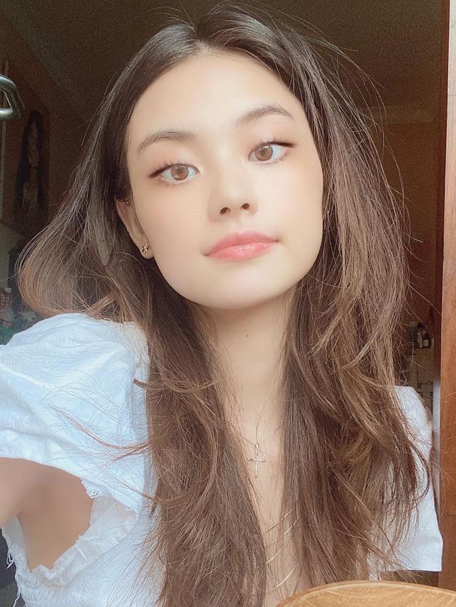 7 Potret Terbaru Gege Elisa Disebut Mirip Jennie Blackpink Hot