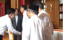 Penampilan Necis Gibran saat Pembekalan Calon Menteri, Kemeja Putih Dimasukkan ke Dalam Rambutnya Klimis