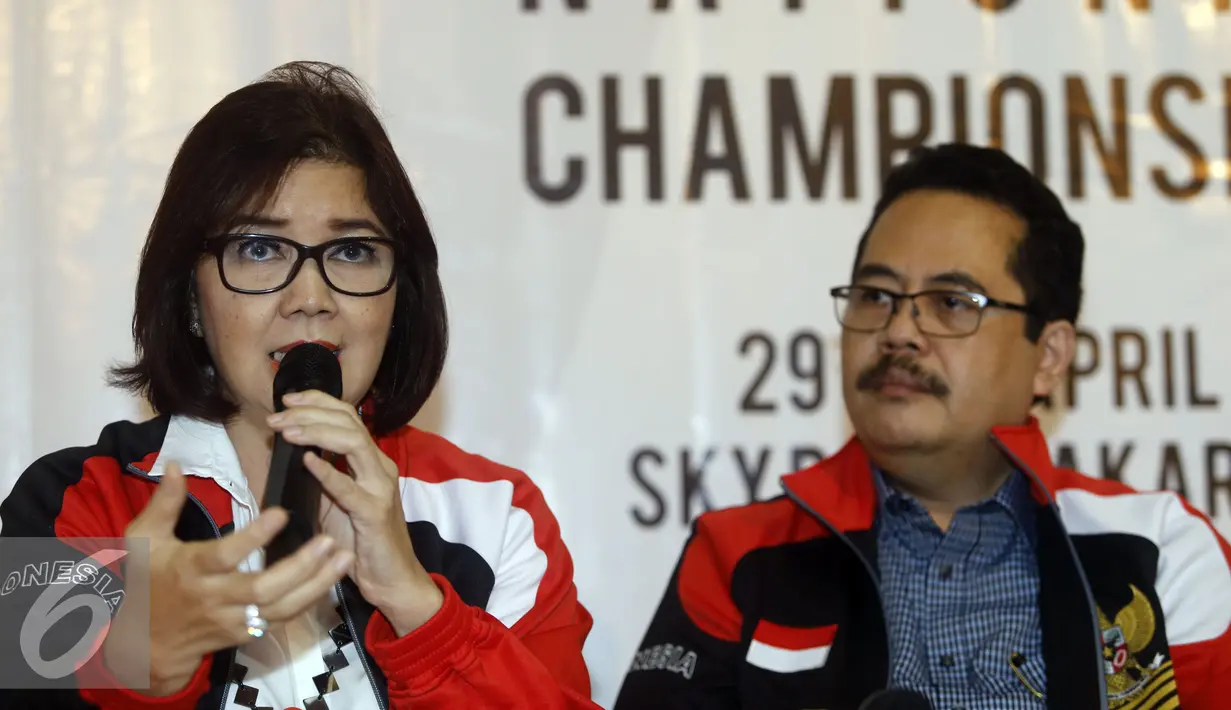 Ketua ISC, Susan Herawati (kiri) memberi keterangan jelang Indonesia Figure Skating National Championship 2016 di Jakarta, Kamis (28/4/2016). Ajang ini juga dijadikan seleksi atlet yang akan berlaga pada SEA Games 2017. (Liputan6.com/Helmi Fithriansyah)