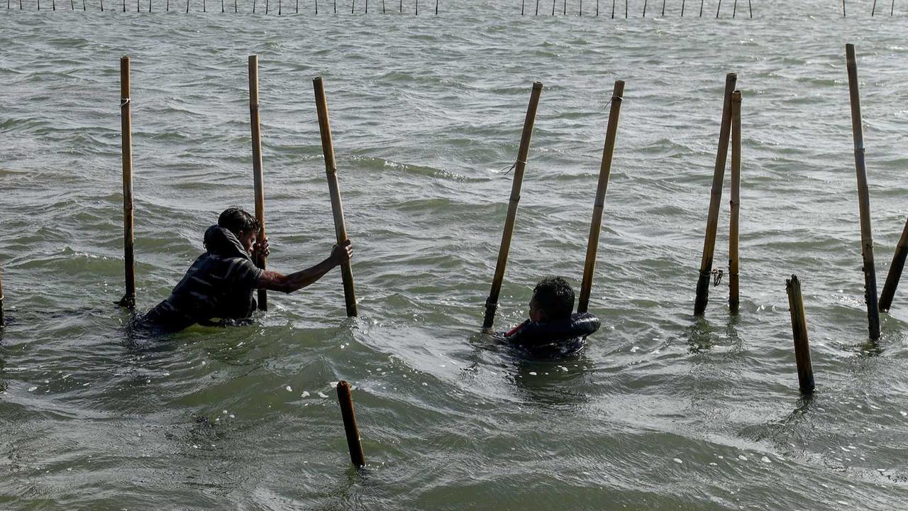 VIDEO: Ngotot PDIP Protes TNI AL Copot 'Obrak-abrik' Pagar Laut "Siapa yang Perintah?"