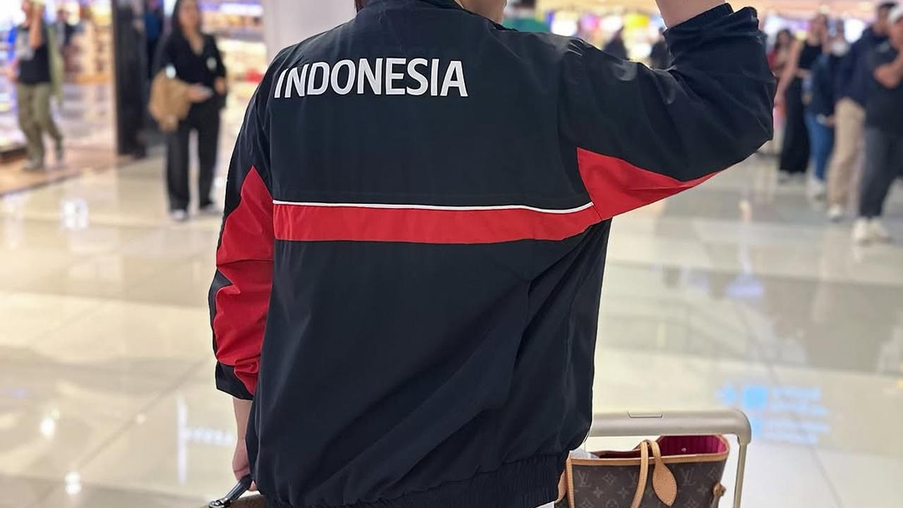 5 Potret Fitri Carlina Bertolak ke Sydney Demi Totalitas Dukung Timnas Indonesia