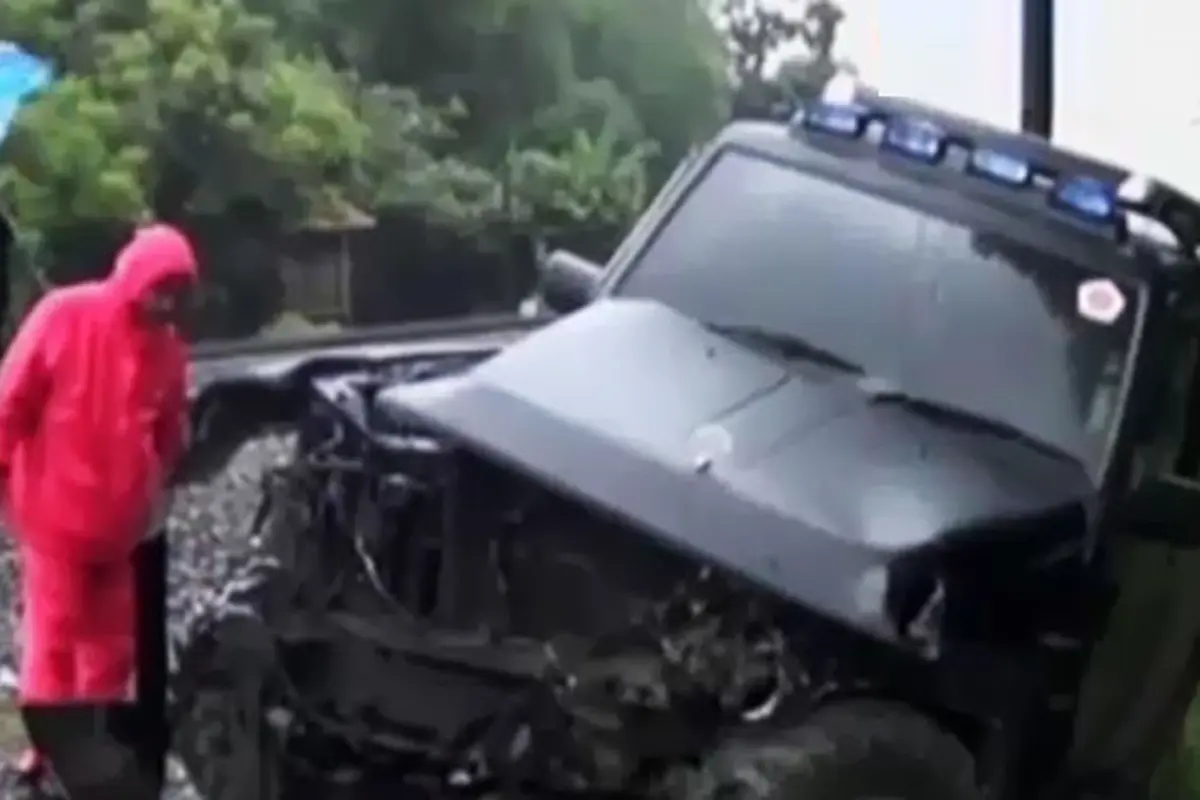 Jeep-Tersambar-Kereta