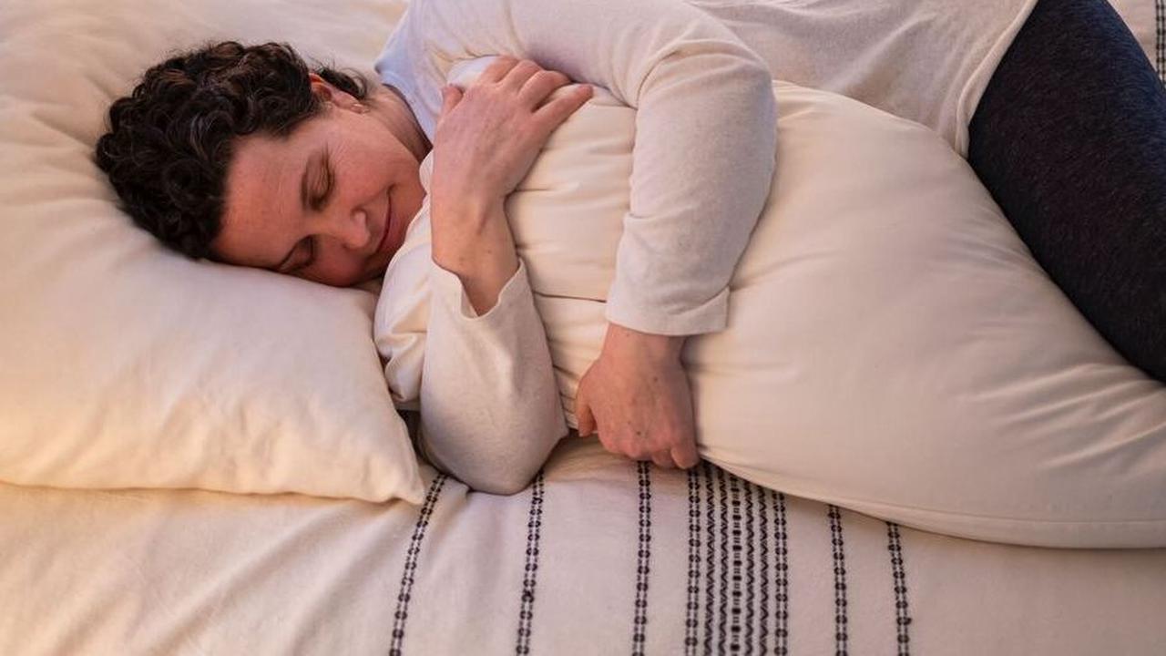 Insomnia merupakan gejala sulit tidur yang masih kerap dialami banyak orang. Penyebabnya pun beragam dan sulit untuk disembuhkan bila tidak dilakukan dengan tepat.