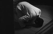 Niat Sholat Maghrib Jamak Takhir dengan Isya, Pahami Tata Cara dan Syaratnya