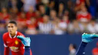 Bek PSG, David Luiz saat beraksi pada pertandingan International Champion Cup di stadion soldier, Chicago, AS, Kamis (30/7/2015). Paris Saint – Germain menang dengan skor 2-0 atas Manchester United. (Reuters/Mike diNovo) 