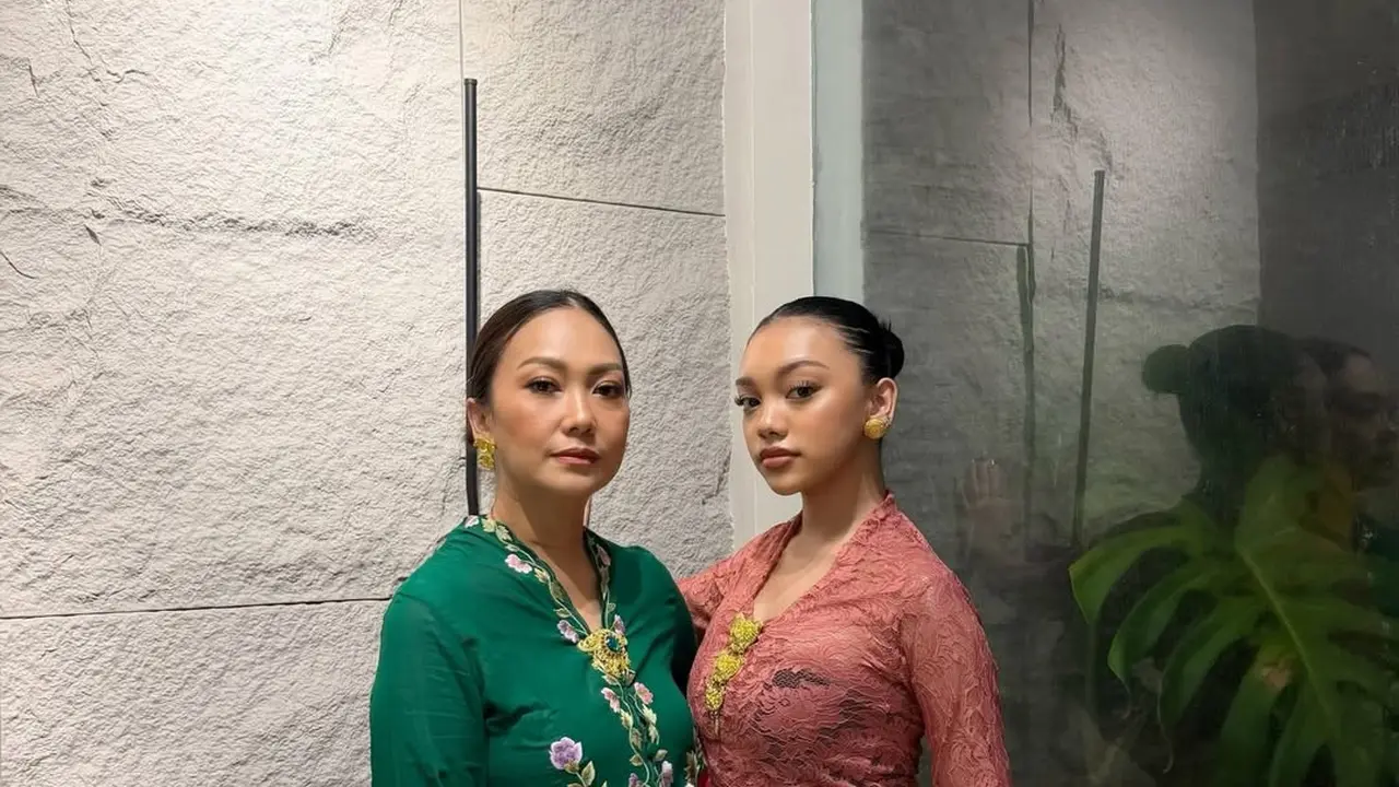 Tampilan Kompak Nola B3 dan Naura Ayu Dibalut Kebaya Nuansa Cerah, Rayakan Kartini