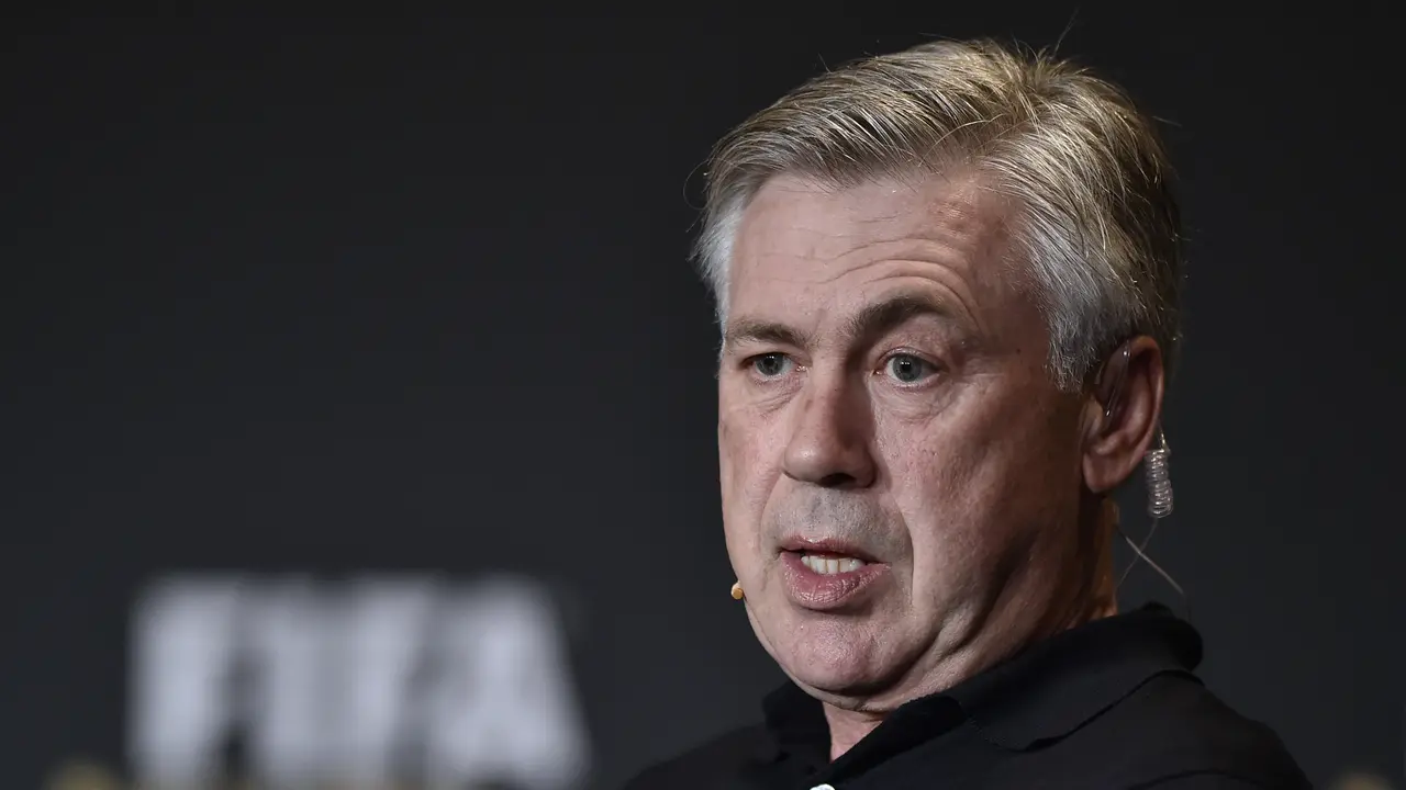 Carlo Ancelotti memberikan dukungan kepada tim nasional Prancis untuk menjadi juara di Piala Eropa 2016 (AFP PHOTO / FABRICE COFFRINI)