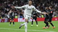 Pemain depan Real Madrid asal Prancis #09, Kylian Mbappe, merayakan gol pertamanya setelah mengeksekusi penalti dalam pertandingan Liga Spanyol antara Real Madrid CF dan Club Deportivo Leganes SAD di stadion Santiago Bernabeu di Madrid, Minggu dini hari WIB (30-3-2025). (Thomas COEX/AFP)