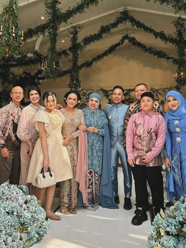 10 Potret Gaya Artis Hadiri Acara Lamaran Thariq Halilintar dan Aaliyah Massaid, dari Mak Comblang El Rumi, Elsa Japasal hingga Marsha Aruan