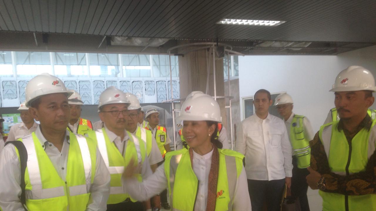 Menteri BUMN Rini Soemarno tinjau Bandara Supadio (Foto: Ditto/Liputan6.com)