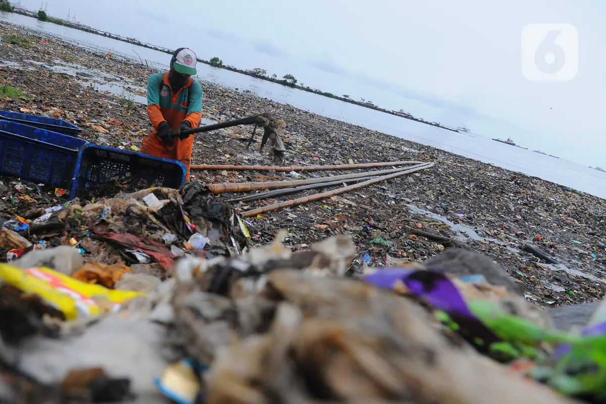 Sampah di Pesisir Marunda Kepu