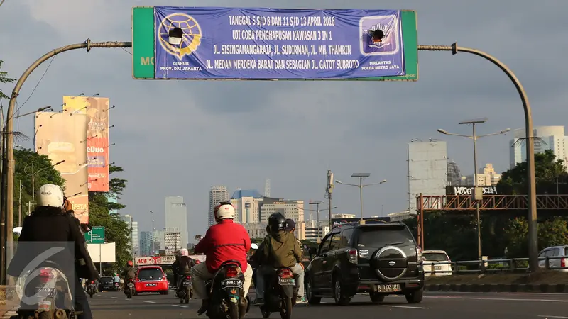 20160403- Spanduk Uji Coba Penghapusan 3 in 1-Jakarta-Herman Zakharia