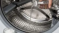 7 Cara Menghilangkan Jamur di Karet Mesin Cuci Secara Alami dan Aman