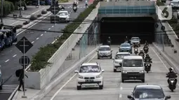 Kendaraan melintasi Underpass Senen Extension, Jakarta, Rabu (2/12/2020). Uji coba tahap dua Underpass Senen Extension berlaku selama 24 jam. (merdeka.com/Iqbal S. Nugroho)