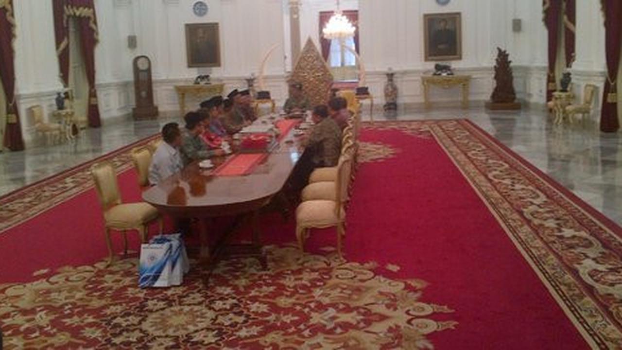 Ahok soal Jokowi berseragam militer: Kalau perlu tambahi bintang 5