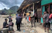 Polri Bangun Kepercayaan Puncak: Satgas Damai Cartenz Dekati Warga dengan Persuasif