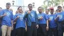 Gubernur DKI Jakarta Djarot Saiful Hidayat meresmikan program #TrotoarKita di area car free day Bundaran HI, Jakarta, Minggu (8/10). Program #TrotoarKita dilakukan Pemprov DKI dalam rangka mengembalikan hak pejalan kaki. (Liputan6.com/Angga Yuniar)