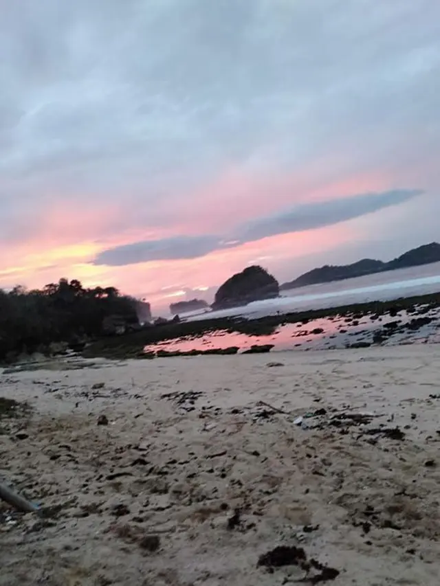 Senja Oleh Warganet
