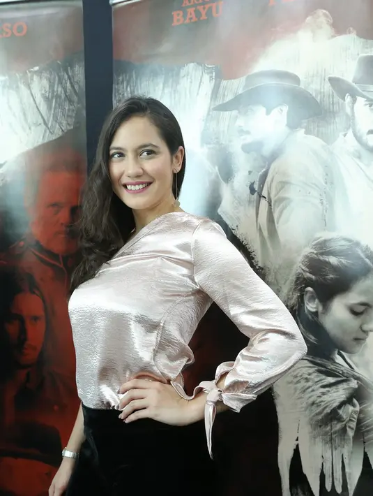 Pevita digambarkan sebagai cewek yang suka memanah, Pevita mengaku butuh waktu sebulan, untuk bisa memahami obyek yang akan dibidik. (Daniel Kampua/Bintang.com)