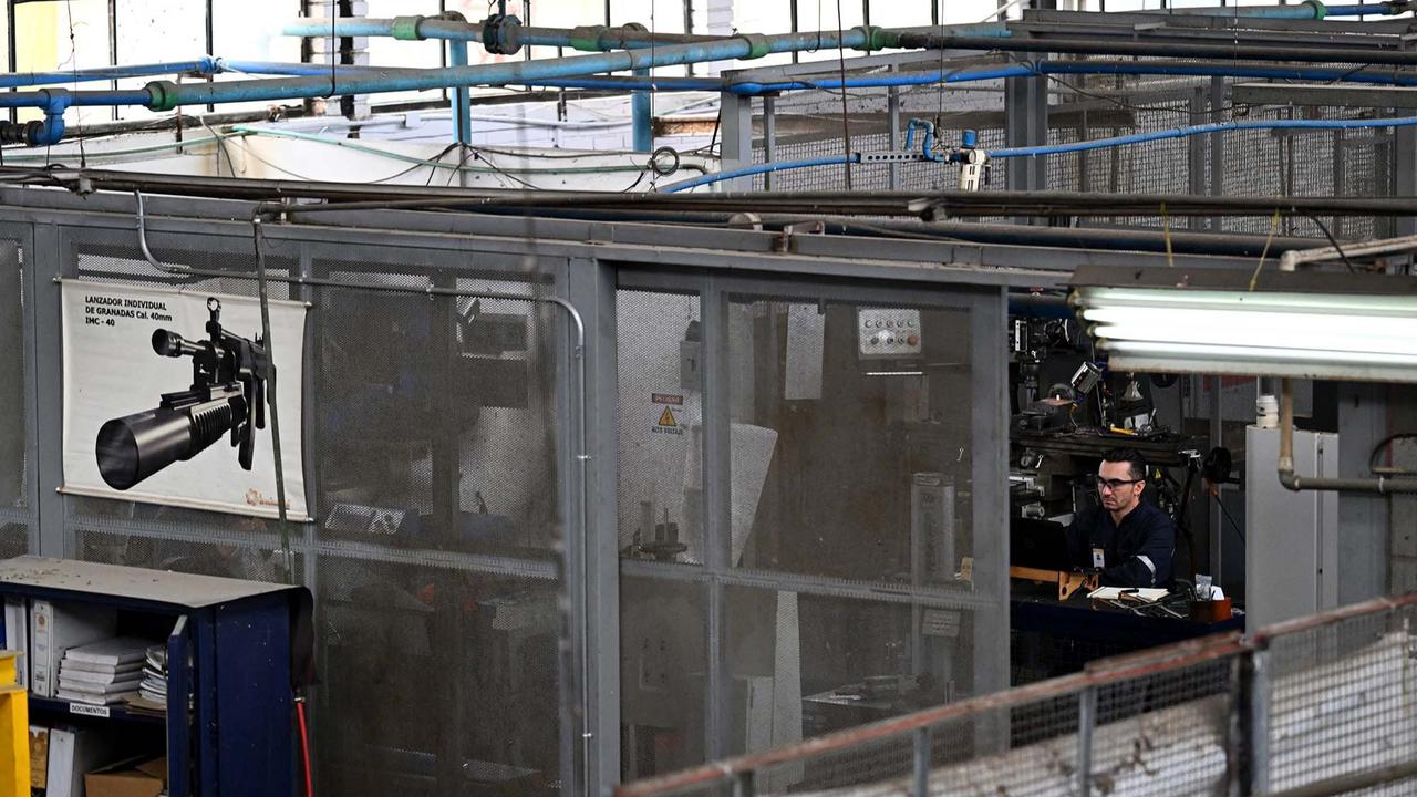 FOTO: Melihat Langsung Produksi Perdana Senapan Tempur Kolombia