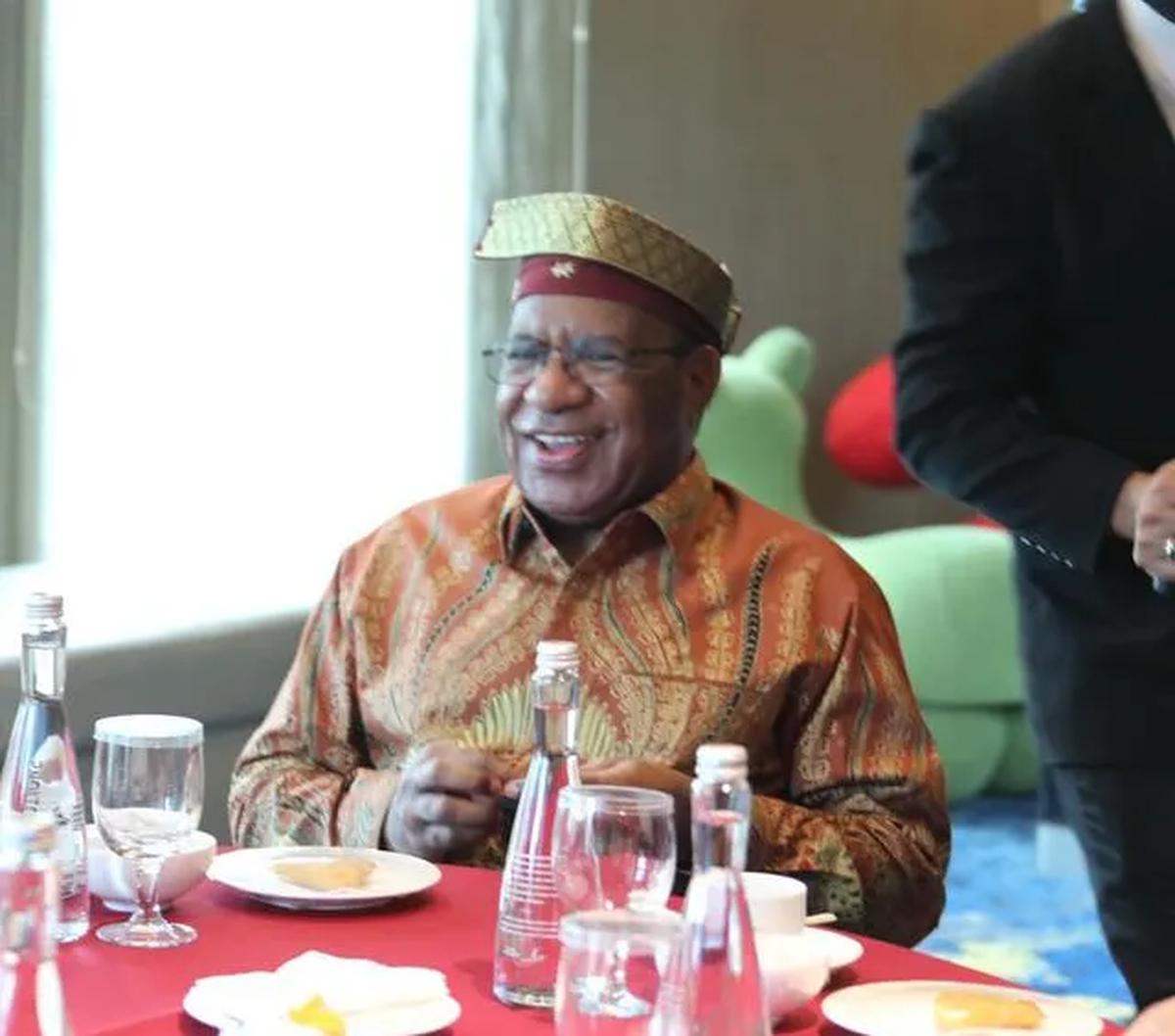 Salah satu contoh adalah menempatkan tim sukses (timses) saat Pemilu menjadi direktur PDAM, yang kadang belum tentu memahami pengelolaan air minum.