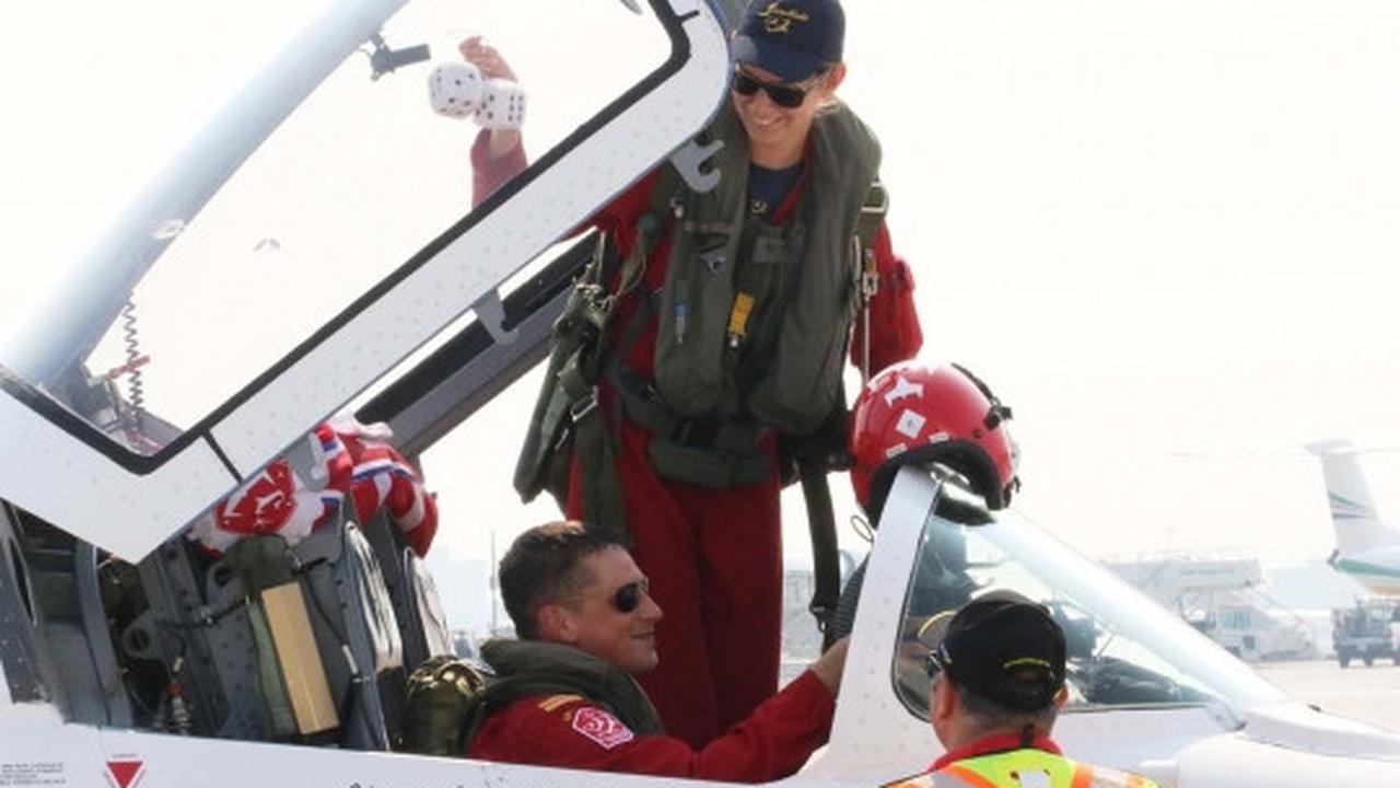 Sosok cantik Patricia, pilot jet aerobatik Kanada
