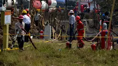 3 Orang tewas dan 4 lainnya terluka akibat terbakarnya pipa Pertamina di Jalan Raya Pantura atau tepatnya di Kampung Batang, Desa Mandalawangi, Kecamatan Sukasari, Kabupaten Subang, Jawa Barat.