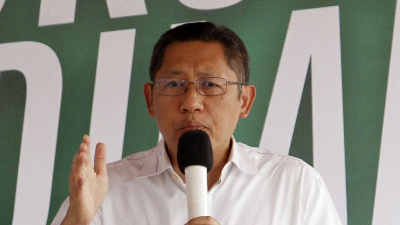 Namun, dalam acara tersebut mantan Ketua Umum Partai Demokrat itu tak ujuk-ujuk digantung. Dia justru merayakan momen ulang tahunnya yang ke-54.