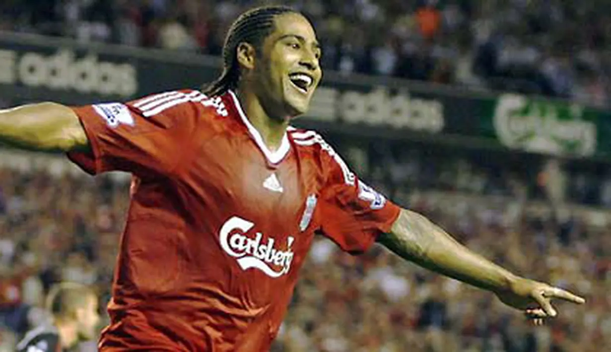 Selebrasi gol bek Liverpool, Glen Johnson dalam partai Liga Premier kontra Stoke City di Anfield, Liverpool, 19 Agustus 2009. AFP PHOTO/IAN KINGTON