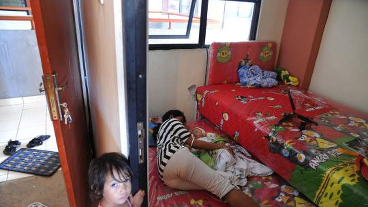 Aktivitas warga korban banjir di Rusun Marunda