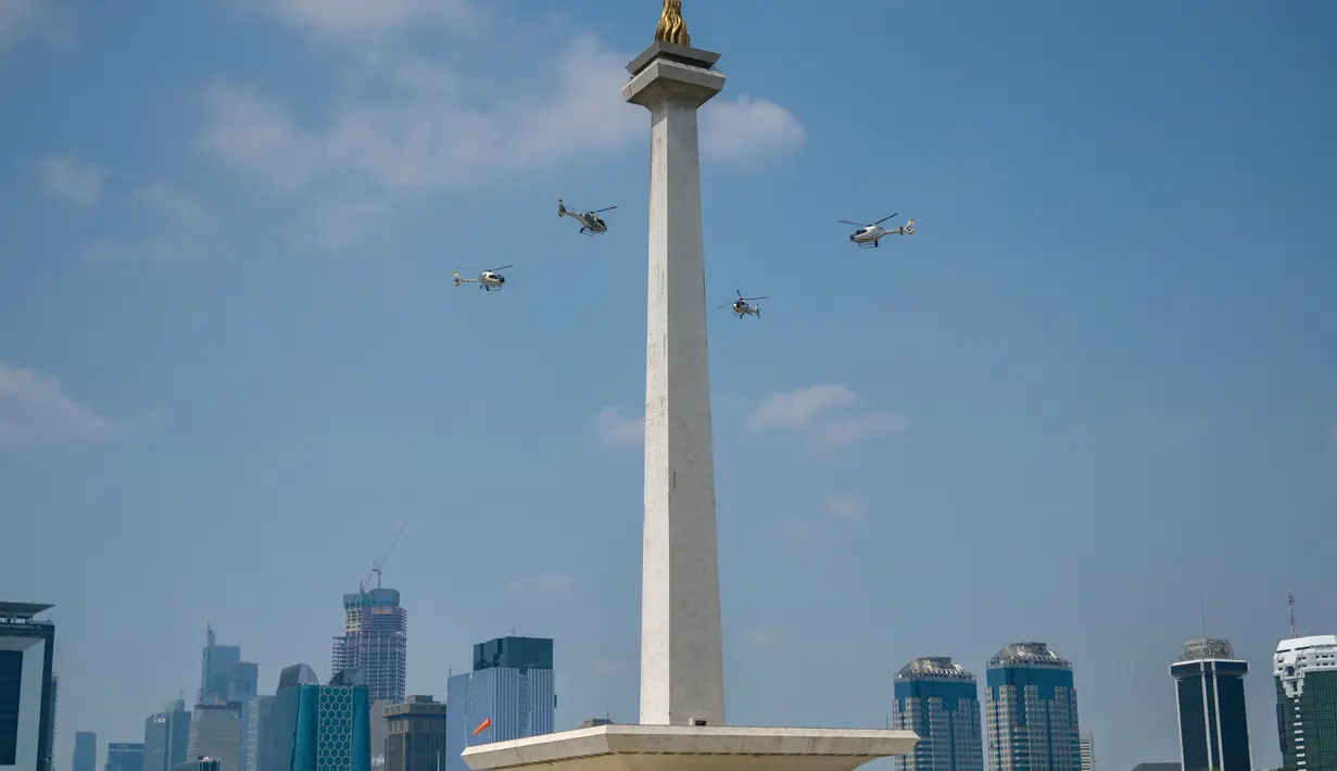 Helikopter EC120B Colibri milik TNI AU melakukan manuver udara saat gladi resik peringatan HUT ke-78 TNI di Jakarta, 3 Oktober 2023. (BAY ISMOYO/AFP)