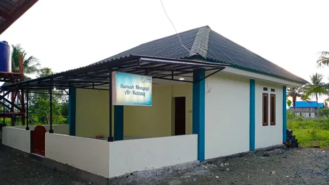 PLN membangun rumah mengaji dan marbot Ar-Razaq di Kampung Selayar, Kota Jayapura, Papua.