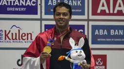 Tampil di lane tiga, I Gede Siman Sudartawa meraih medali emas. Perenang senior Indonesia berusia 28 tahun itu finis dengan catatan waktu 25,160 detik di nomor yang menjadi spesialisnya ini.   (AP Photo/Tatan Syuflana)