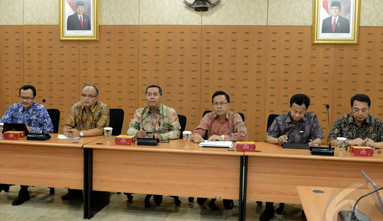 Dari kiri-kanan : Nizam Kepala Pusat Penilaian Pendidikan, M. Furqon Kabalitbang, Musliar Kasim Wamendikbud, Edi Tri Baskoro Ketua BSNP, Hamid Muhammad Dirjen Pendidikan Dasar, Dadang Susiyarto Sekba Litbang (Liputan6.com/Andrian M Tunay)
