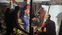 Detik-Detik Menegangkan Evakuasi Pekerja Terjepit Dinding Beton di Sukabumi