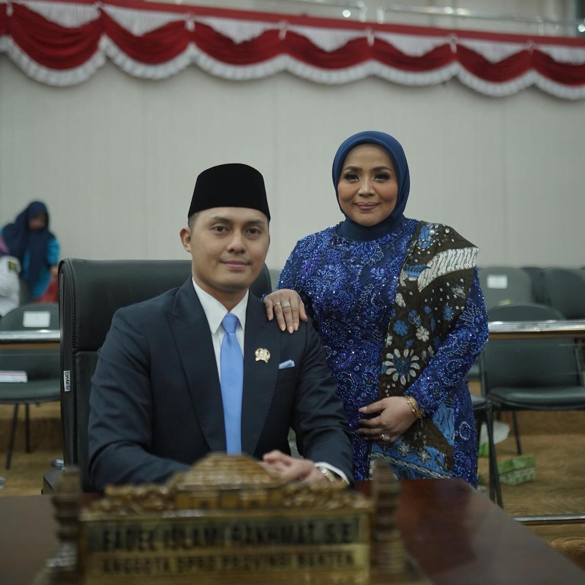 Potret Muzdalifah Dampingi Sang Suami yang Resmi Dilantik jadi Anggota DPRD Provinsi Banten