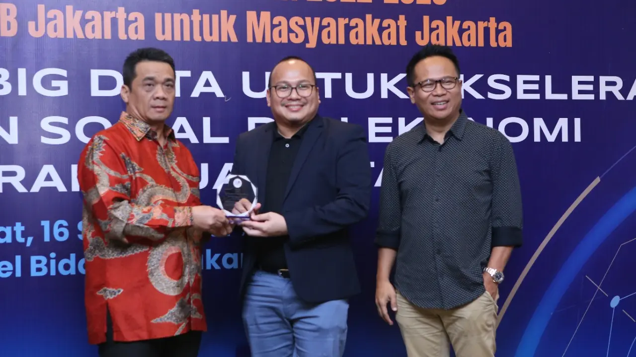 Ki-Ka: Ahmad Riza Patria (Wagub DKI + Ketua dewan penasihat IA ITB Jakarta, Damoza Nirwan (Ketua IA ITB Jakarta 2022/26 + CEO Hyundai Gowa Motors-for EV), GEmbong Primadjaja (Ketua IA ITB).
