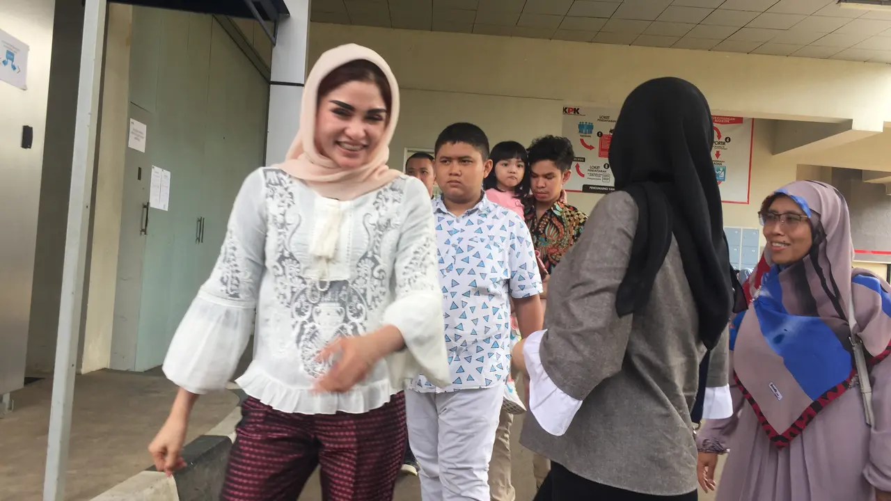 Istri anggota DPR RI Aditya Moha, Angelina Tjandring