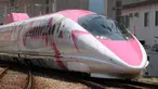 Perusahaan West Japan Railway memamerkan kereta cepat Shinkansen yang dihiasi dengan tokoh populer Hello Kitty di Prefektur Fukuoka, 25 Juni 2018. Warna merah muda terlihat mendominasi setiap sudut dan sisi kereta. (AFP/West Japan Railway/Handout)