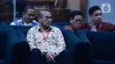 Komisioner KPU Hasyim Asy'ari menunggu untuk dimintai keterangan penyidik KPK di Gedung KPK, Jakarta, Jumat (24/1/2020). Hasyim Asy'ari diperiksa sebagai saksi untuk tersangka mantan Komisioner KPU Wahyu Setiawan terkait kasus dugaan suap penetapan anggota DPR. (merdeka.com/Dwi Narwoko)