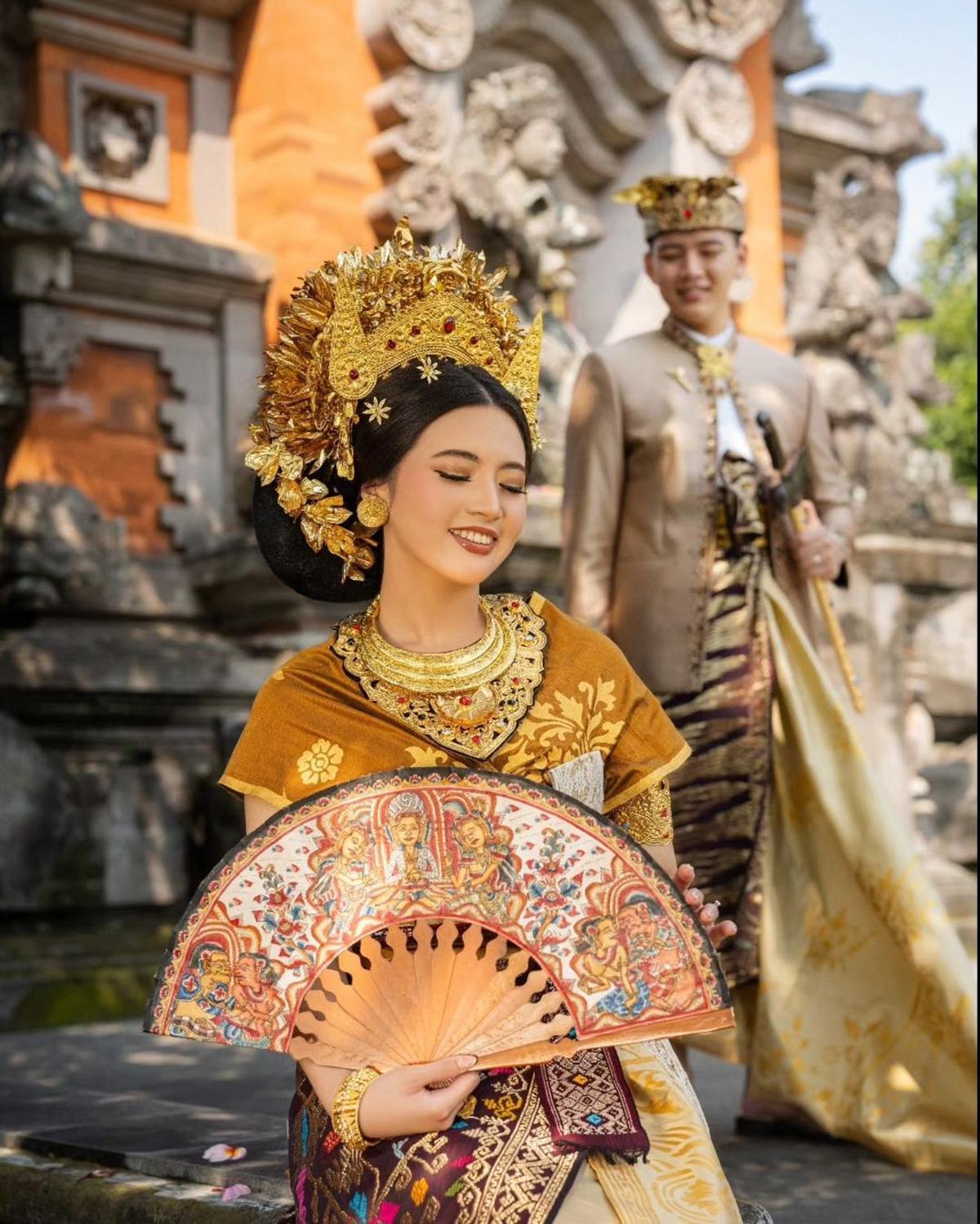 Foto-Foto Prewedding Iptu Hafiz dan Putri Andika Perkasa Berkonsep Nusantara