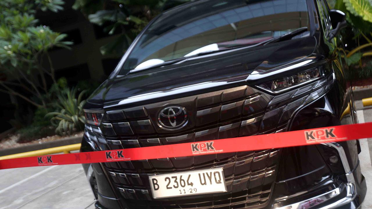 FOTO: Penampakan Alphard Mewah yang Disita dari Eks Wamenaker Noel