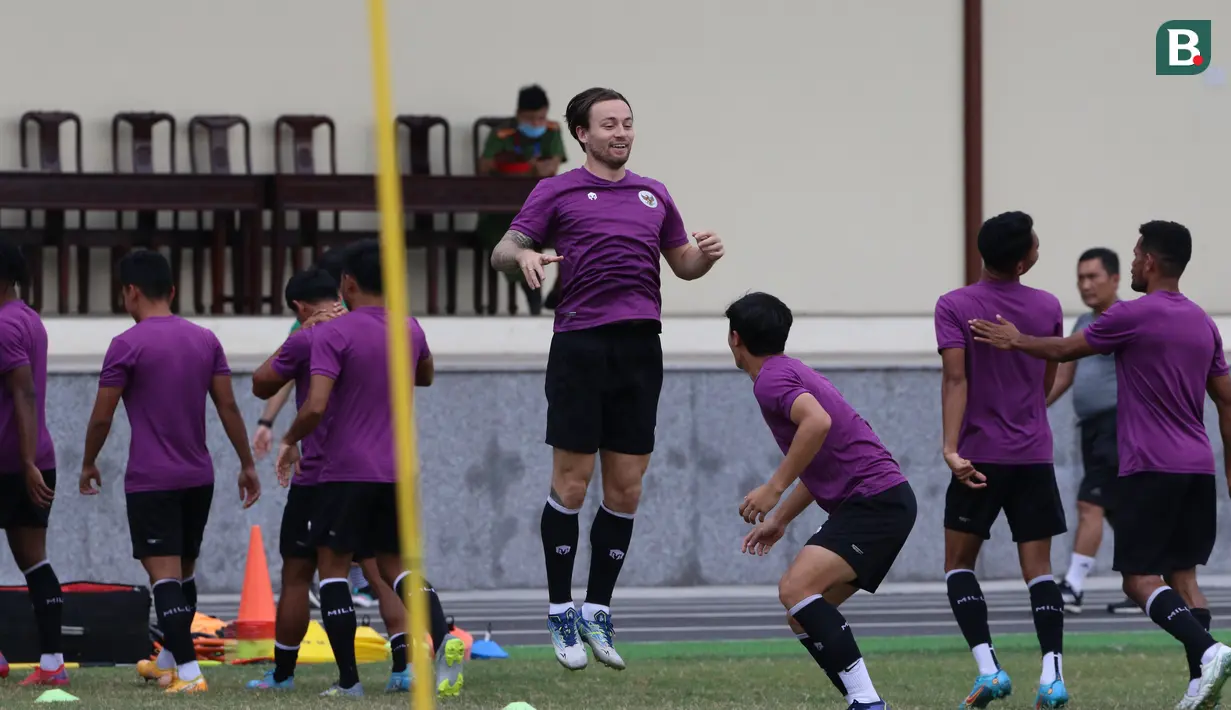 <p>Usai dibantai Vietnam 0-3, Marc Klok dkk meminta kepada panitia penyelenggara untuk mendapat tempat latihan yang layak seperti yang digunakan Timnas Vietnam. (Bola.com/Ikhwan Yanuar)</p>
