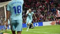 Megabintang Barcelona Lionel Messi merayakan gol ke gawang Athletic Bilbao dalam lanjutan Liga Spanyol di San Mames Barria, Minggu (29/10/2017) dini hari WIB. (AP Photo/Alvaro Barrientos)